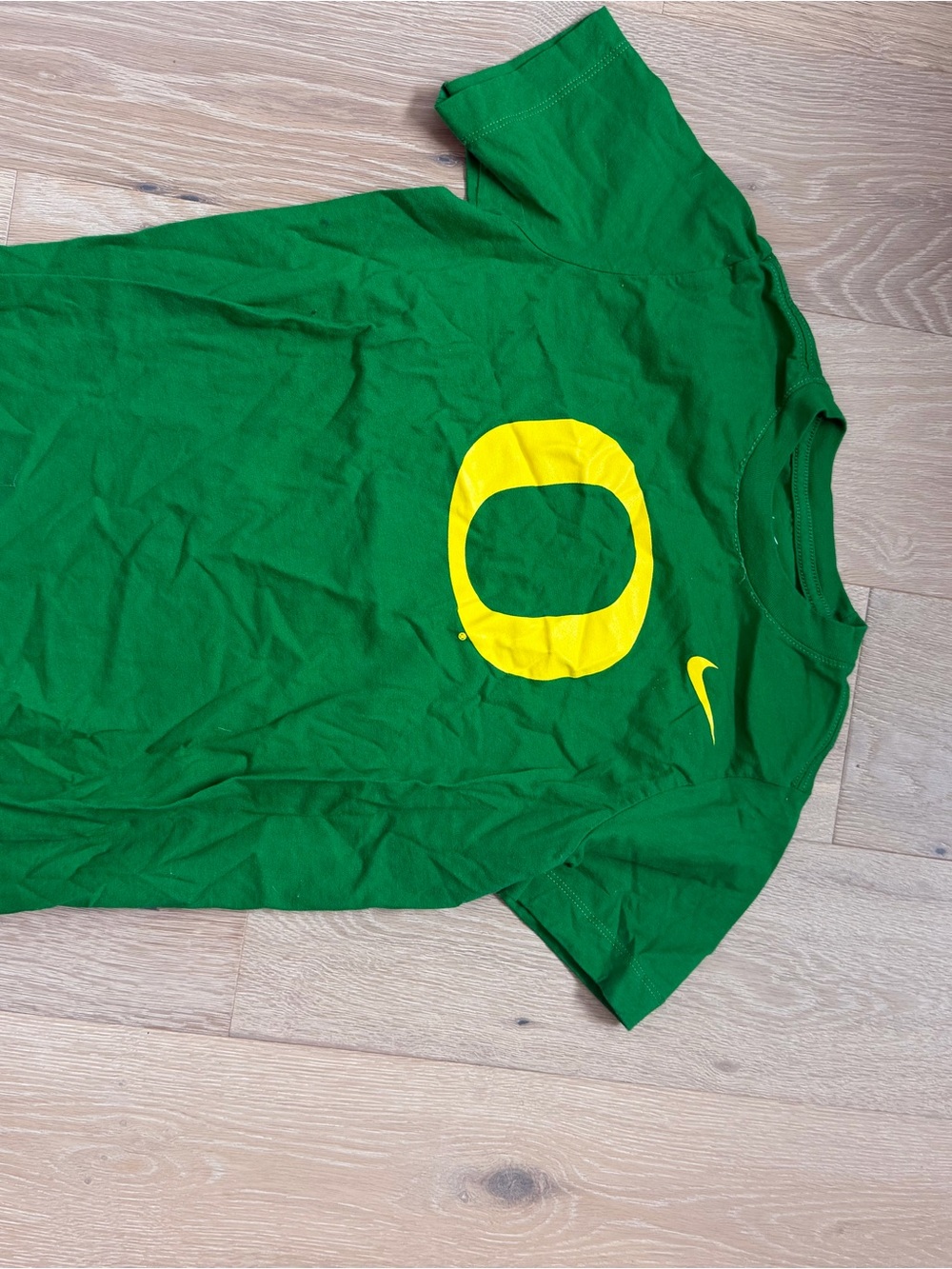 University of Oregon Nike women’s slim fit Green Tee with Yellow 'O' Logo